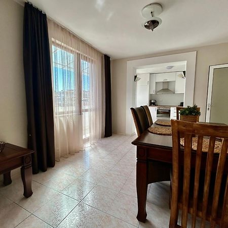 Fenix 2 Bedroom Apartment Varna Center Eksteriør bilde