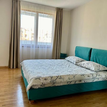 Fenix 2 Bedroom Apartment Varna Center Eksteriør bilde
