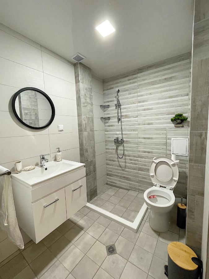 Fenix 2 Bedroom Apartment Varna Center Eksteriør bilde