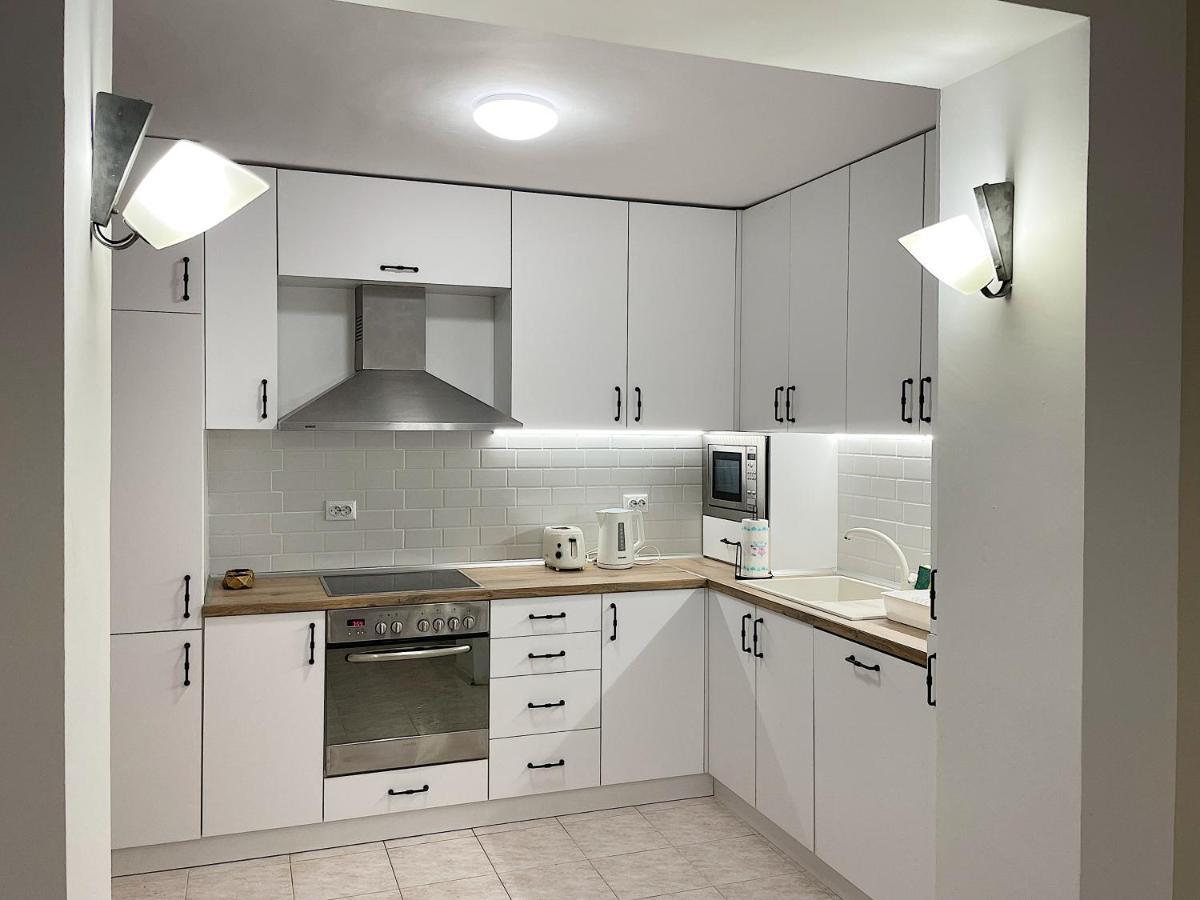Fenix 2 Bedroom Apartment Varna Center Eksteriør bilde