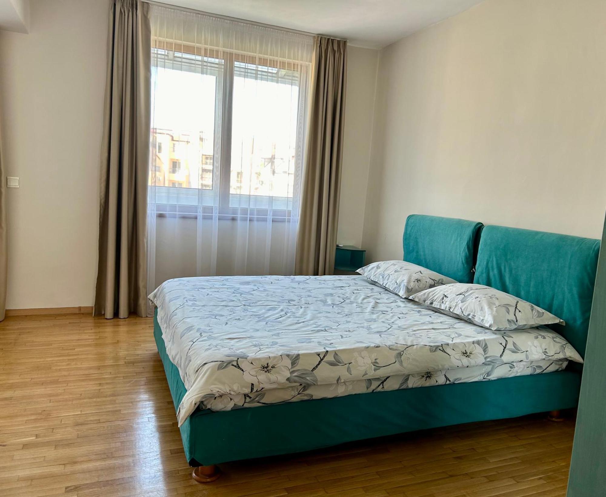 Fenix 2 Bedroom Apartment Varna Center Eksteriør bilde